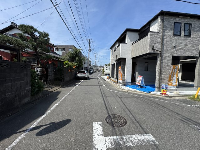 葛飾区東水元５丁目新築戸建【東水元小学校：4分】の前面道路含む現地写真|南側前面道路・幅員約5ｍ