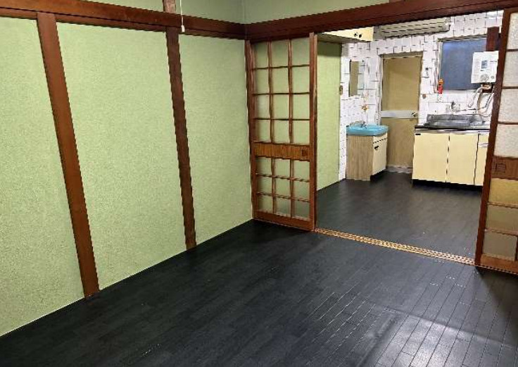 東大阪市渋川町1丁目　　利回り12％　オーナーチェンンジテラスハウスの洋室