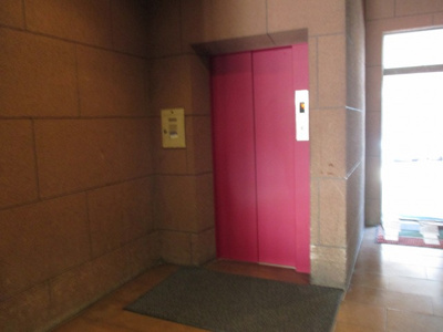 【その他共用部分】 | レインボー豊里 | エレベーターが有るので助かりますね