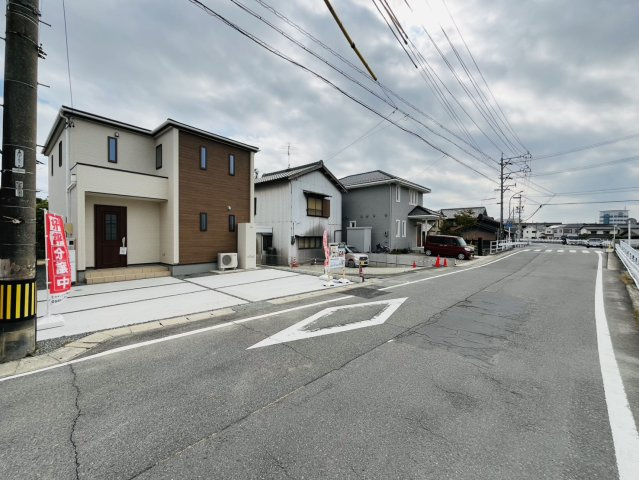 刈谷市小垣江町下半ノ木17-2『仲介手数料無料』新築戸建ての前面道路含む現地写真