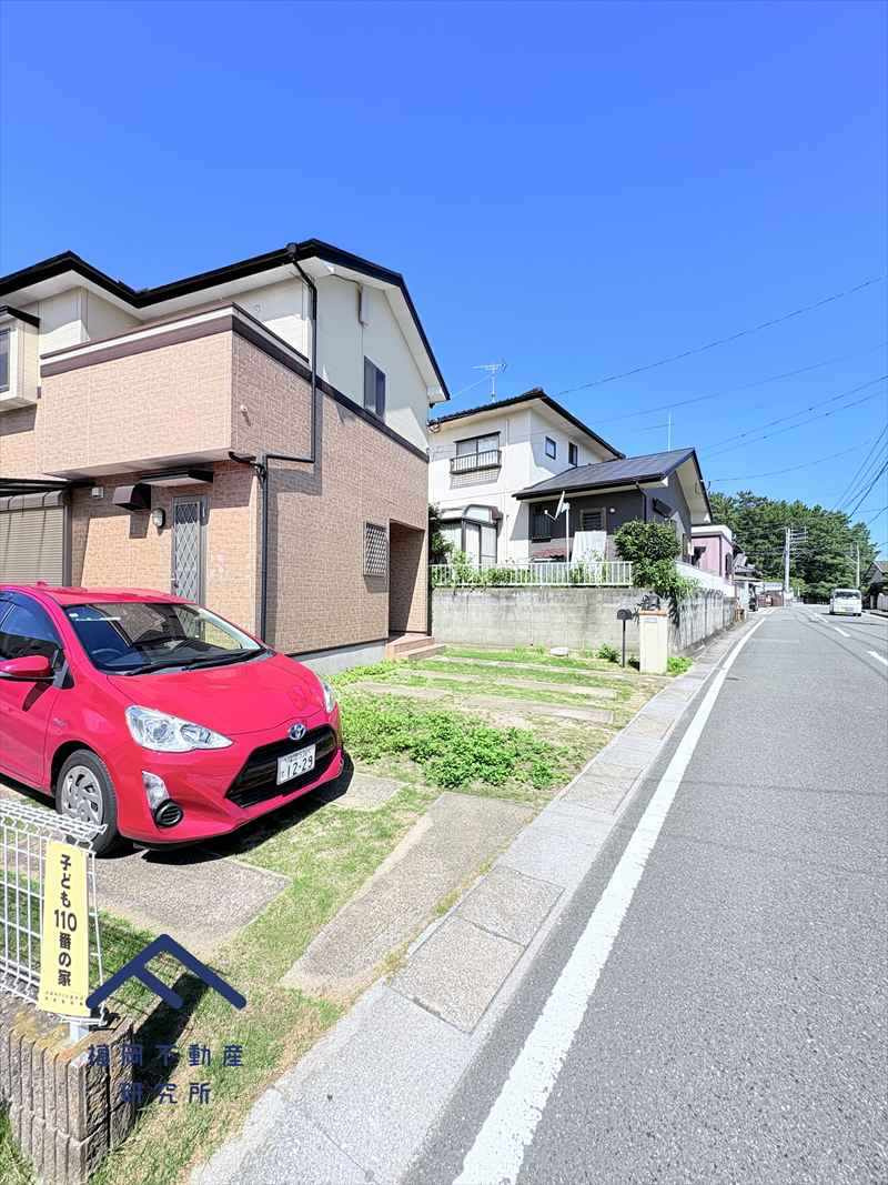 古賀市日吉２丁目 　戸建ての前面道路含む現地写真