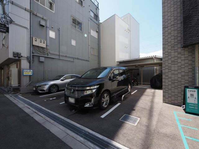 エスリードレジデンス大阪福島フロントの駐車場