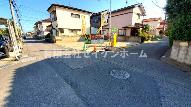 深谷市東方　建築条件なし売地の前面道路含む現地写真