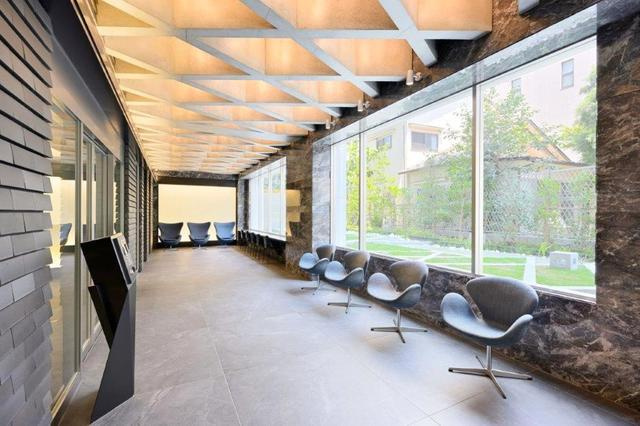 パルテメゾン中落合のロビー|★大きな窓があるエントランスホールは椅子やテーブルもあります★