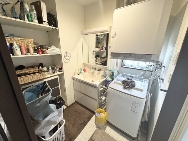 ソーラー、ハイブリッド給湯器、乾燥機付き！綺麗で大きな一軒家　七本木の洗面所|忙しい朝には欠かせない洗面所です