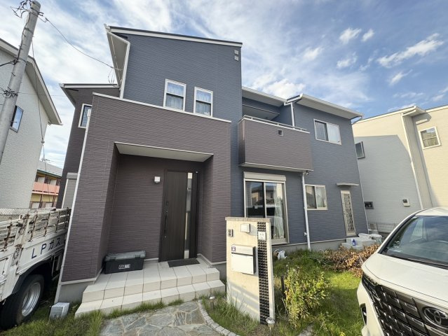 ソーラー、ハイブリッド給湯器、乾燥機付き！綺麗で大きな一軒家　七本木の外観|外観もきれいです