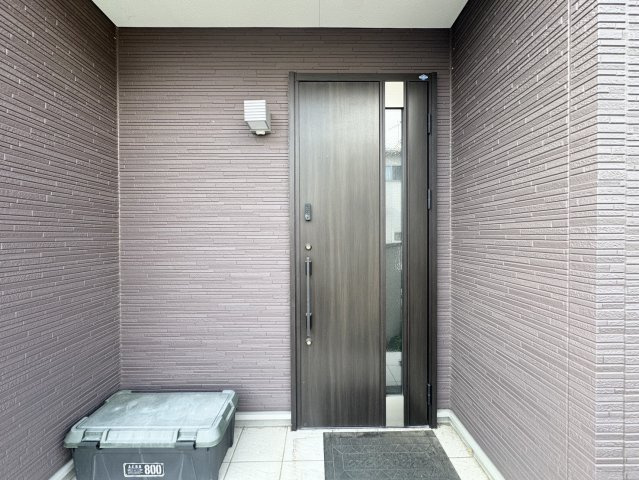 ソーラー、ハイブリッド給湯器、乾燥機付き！綺麗で大きな一軒家　七本木の玄関|ゆったりとした玄関です