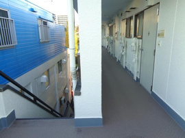 ３階廊下、階段