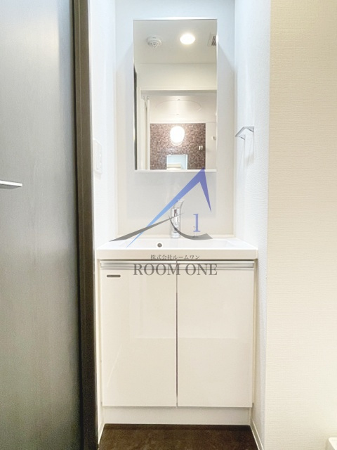 スカイコートパレス西横浜の洗面所|独立洗面台です。