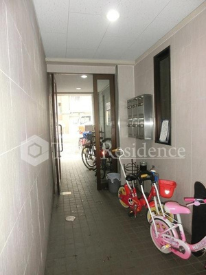 【エントランス】 | パレドール・タケダ | エントランス前