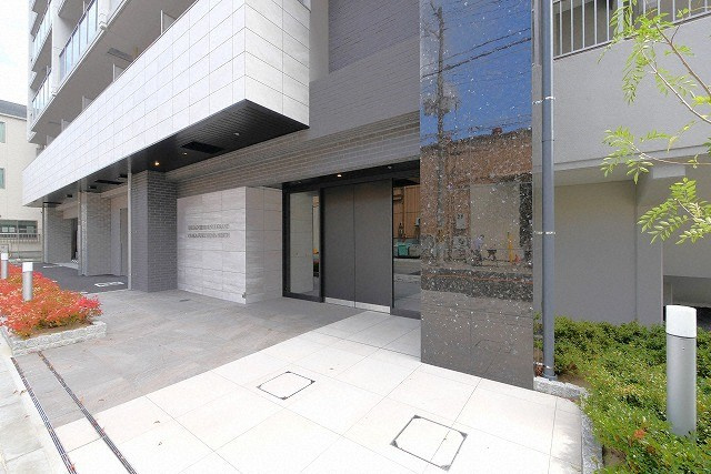 大阪市北区大淀中５丁目の賃貸マンションのエントランス