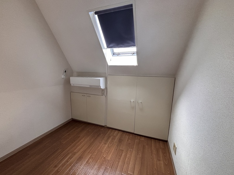 岡本甲南ビルの居間・リビング