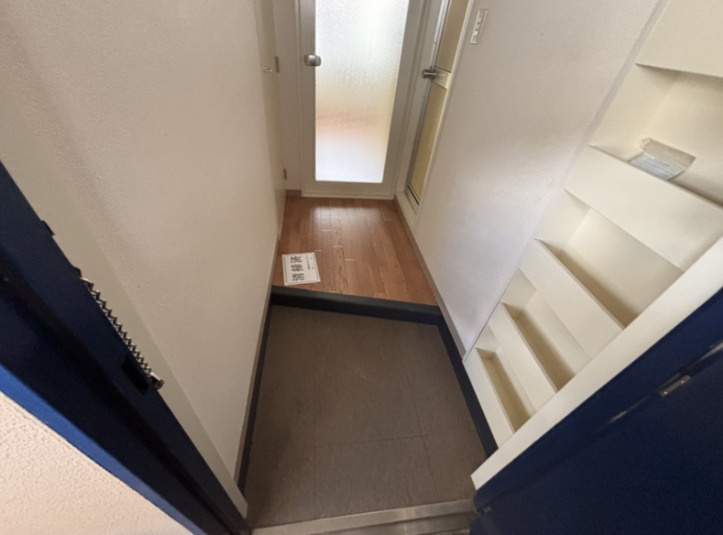 岡本甲南ビルの玄関