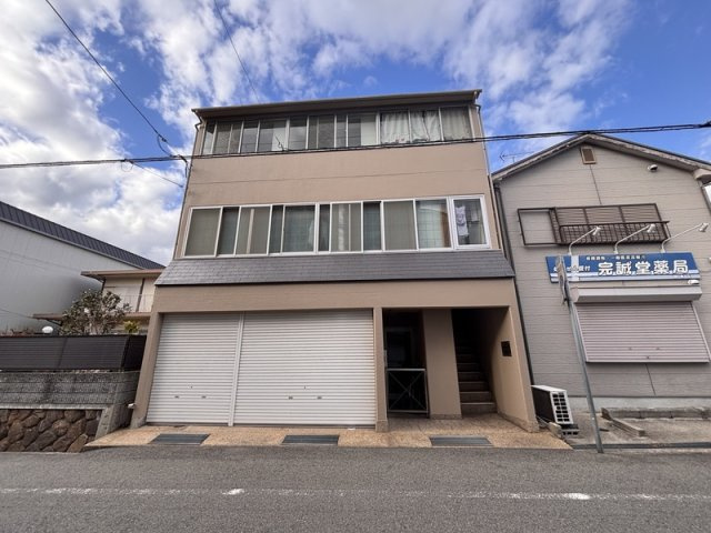 岡本甲南ビルの外観