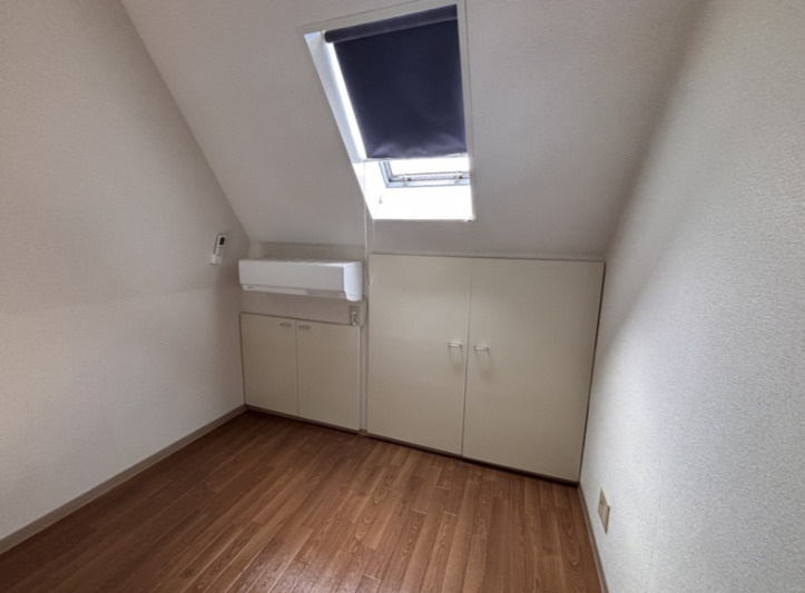 岡本甲南ビルの居間・リビング