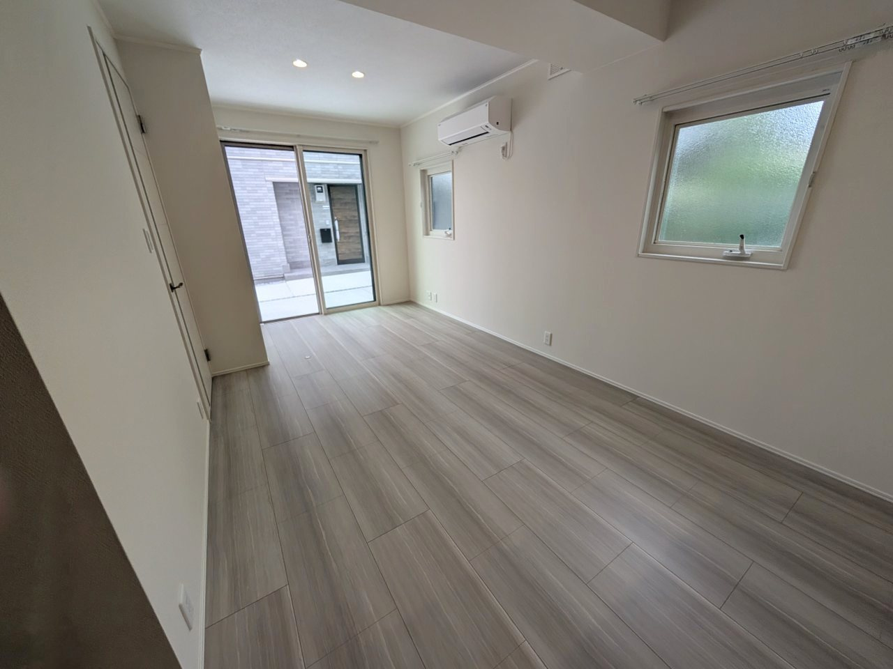 Village EstCの居間・リビング