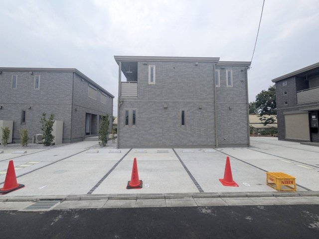 Village EstCの駐車場