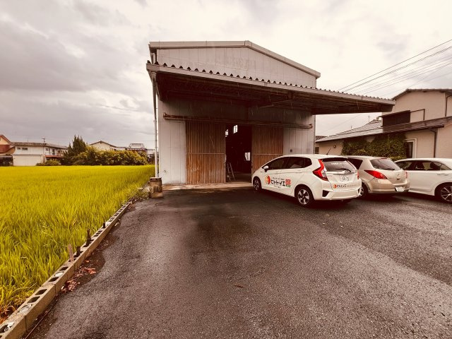 石橋倉庫の駐車場