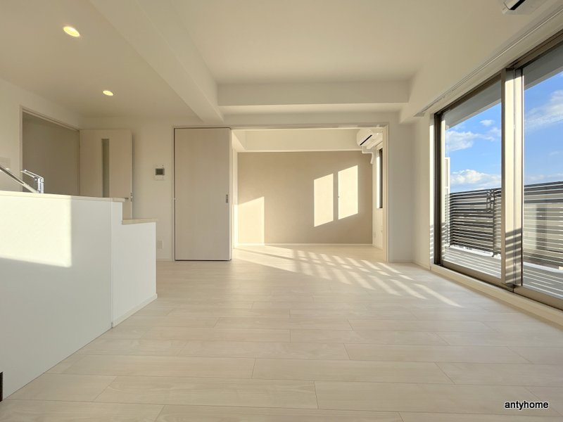 スプランディッドライズ新大阪ノース　仲介手数料無料の居間・リビング