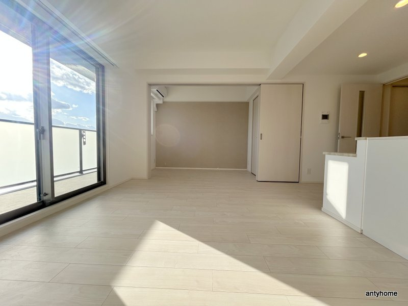 スプランディッドライズ新大阪ノース　仲介手数料無料の居間・リビング