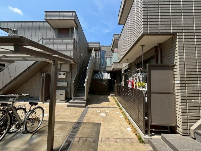 リヴェル吉祥寺のエントランス