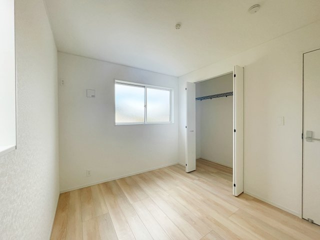 新築戸建・建売　福島市松川町木曽内裡　CRADLE GARDEN　全4棟の洋室|2面採光で陽射しがたっぷり差し込む明るい洋室です！