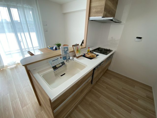 セントアイナ藤が丘のキッチン|対面式キッチンはリビングで過ごす家族とコミュニケーションをとりながら家事ができるので奥様に喜ばれます♪