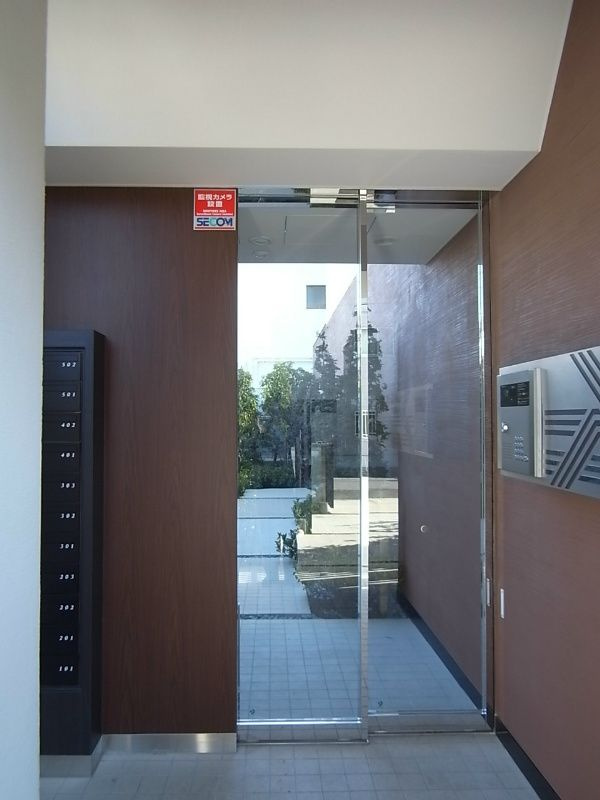 サキ西小岩のエントランス