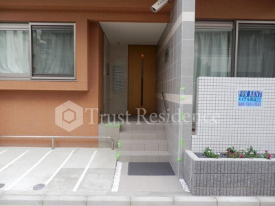 【エントランス】 | ラヴァンス | エントランス前