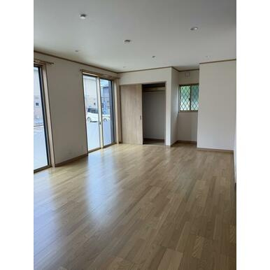 熊本市東区下江津５丁目の一戸建ての居間・リビング