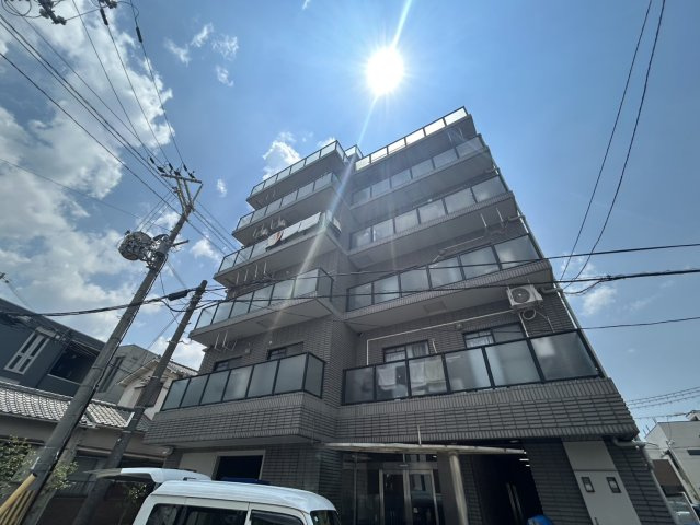 エル三津屋の外観