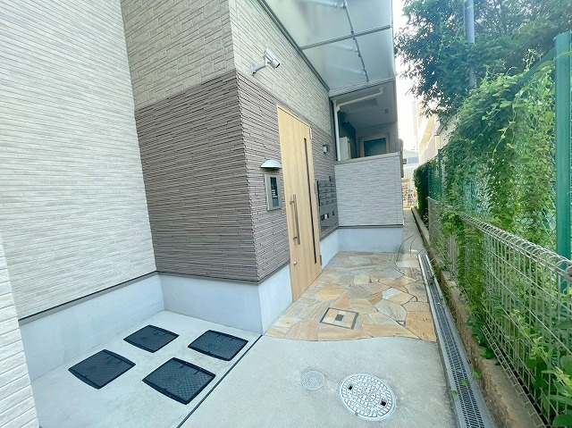 フジパレス上新庄東のエントランス