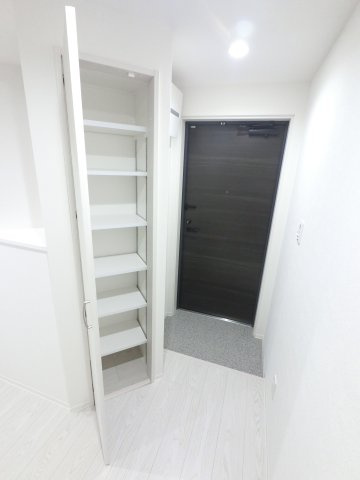 Alivis船橋Eastの玄関