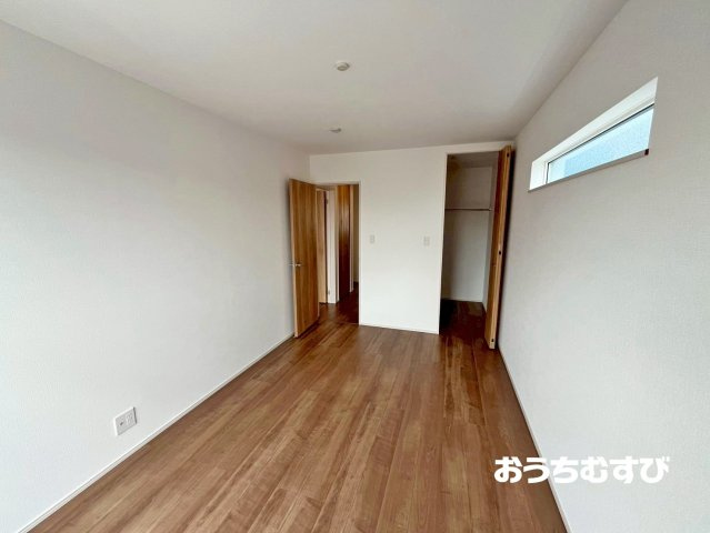 春日井市東野町西第1(全4棟)の洋室