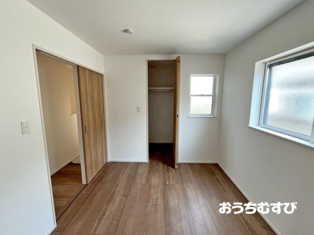 春日井市東野町西第1(全4棟)の洋室