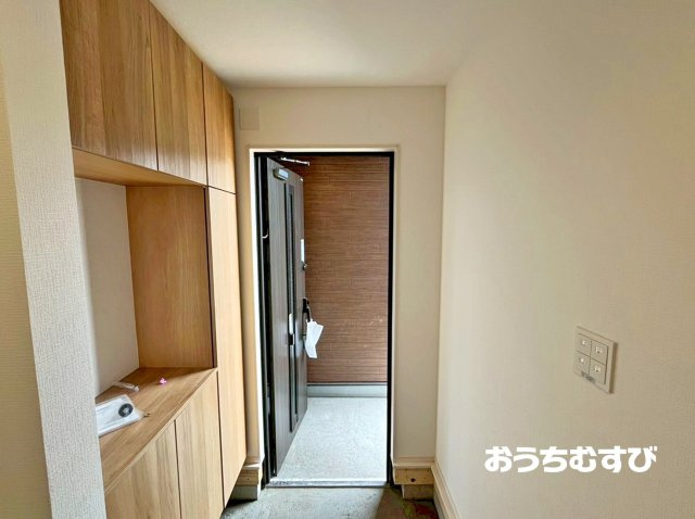 春日井市東野町西第1(全4棟)の玄関