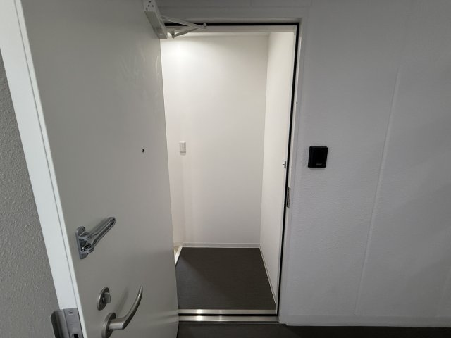 キャトルセゾン豊中本町の玄関