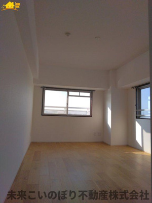 【寝室】 | アーバンみらい東大宮東二番街９号棟 | 主寝室は大型ベッドもラクラク設置できます♪ゆとりある動線も確保でき、ゆったりとお寛ぎいただけます♪