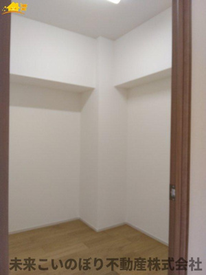 【収納】 | アーバンみらい東大宮東二番街９号棟 | たくさん収納可能なウォークインクローゼットがあるので、収納家具を置かずにお部屋がスッキリ！