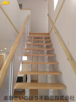 【内装】 | 蓮田市閏戸中古戸建 | 階段スペースには手すりがついており安心です