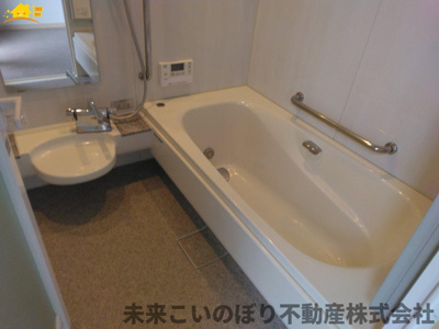 【浴室】 | 蓮田市閏戸中古戸建 | １坪サイズのバスルーム。浴室換気乾燥機を標準装備。乾きやすい床やお手入れのしやすい排水口など、いつも清潔にご使用いただけます。