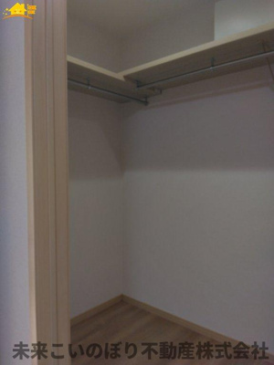 【収納】 | 蓮田市閏戸中古戸建 | たくさん収納可能なウォークインクローゼットがあるので、収納家具を置かずにお部屋がスッキリ！