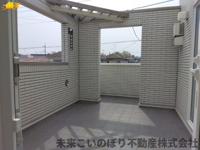 【バルコニー】 | 蓮田市閏戸中古戸建 | 南東向きのバルコニーは日当たり風当たりがとてもいいです。
洗濯物も良く乾きますね。
