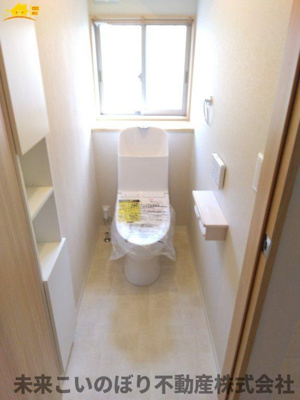 【トイレ】 | 加須市東栄2丁目中古戸建て | 白を基調とした清潔感のある空間です◎お好みのアレンジでオリジナルの空間に仕上げましょう♪