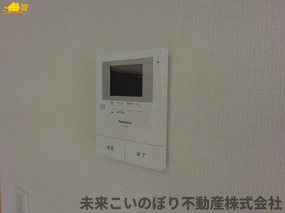 【防犯設備】 | 加須市東栄2丁目中古戸建て | TVインターフォンは来訪者の確認にとても便利で安心です。
録画システム付きなので、留守時の確認も可能です。