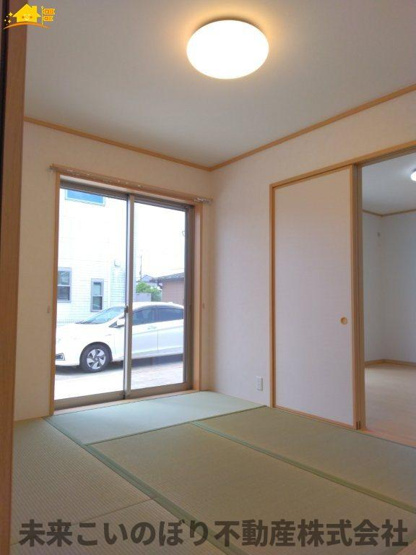 【和室】 | 加須市東栄2丁目中古戸建て | 家事の合間にちょっとひと休み♪足をのばして寛げる和室♪客間やキッズスペースにも最適です♪