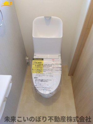 【トイレ】 | 加須市東栄2丁目中古戸建て | シンプルな機能を搭載したトイレ。家族みんなが使う場所だからこそ清潔にこだわりたいですね。