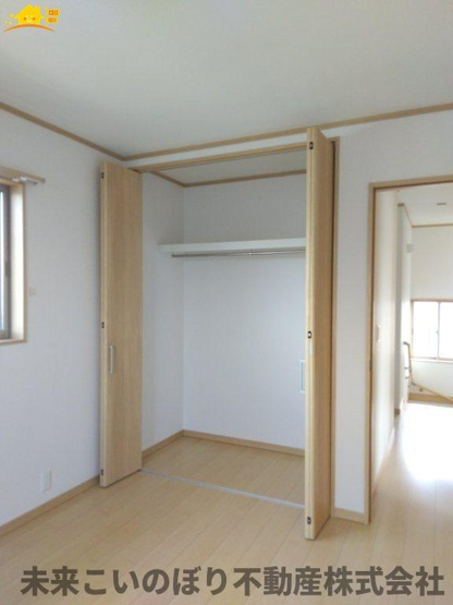 【収納】 | 加須市東栄2丁目中古戸建て | 各居室には十分な収納スペースを確保。お部屋全体を広々と使うことができます。