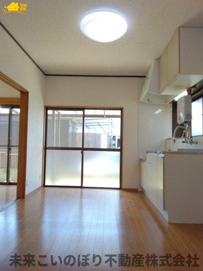 【居間・リビング】 | 加須市下樋遣川中古戸建て | 使いやすい居間です