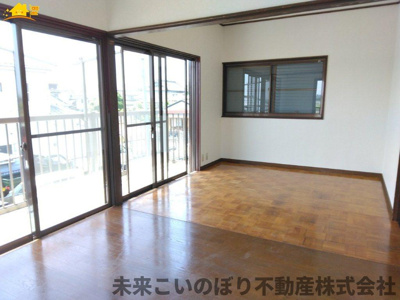 【寝室】 | 加須市下樋遣川中古戸建て | 落ち着いた色調の寝室です